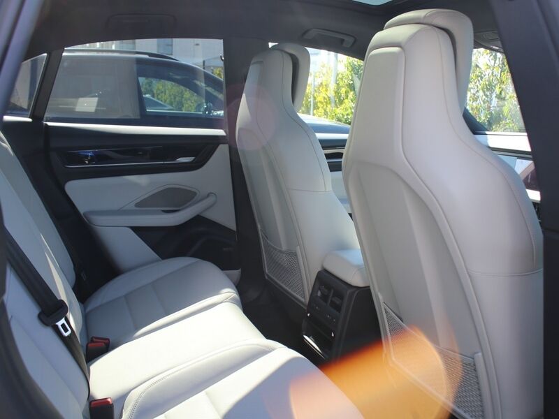 More views of Porsche Macan