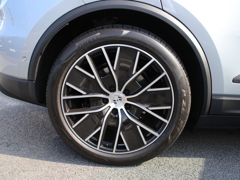 More views of Porsche Macan