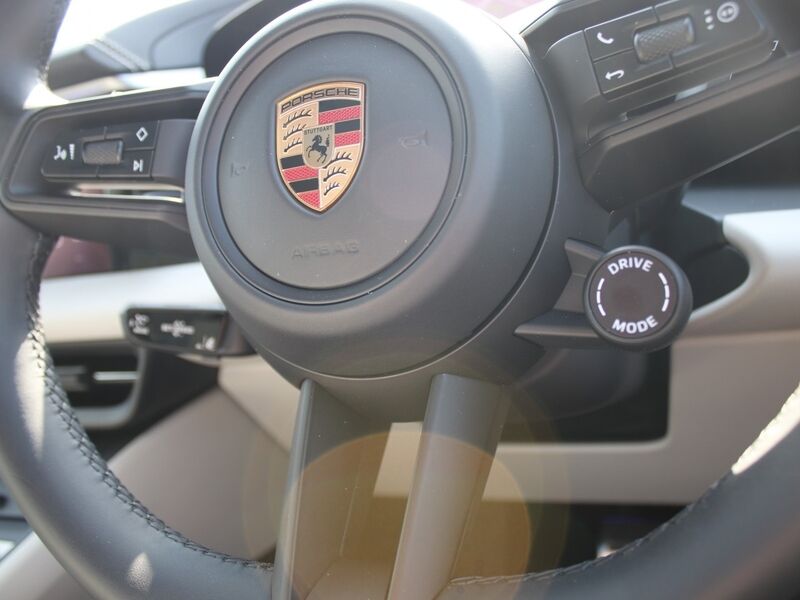 More views of Porsche Macan