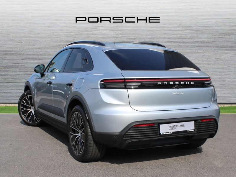 More views of Porsche Macan