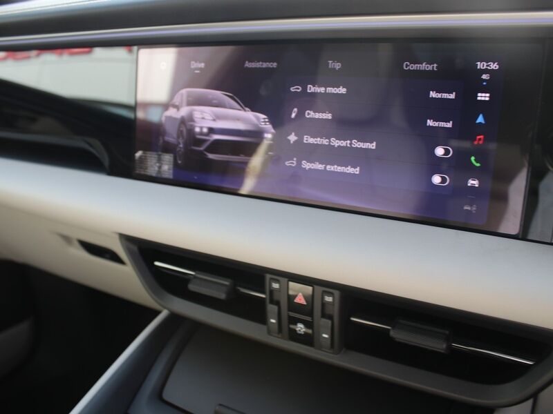 More views of Porsche Macan