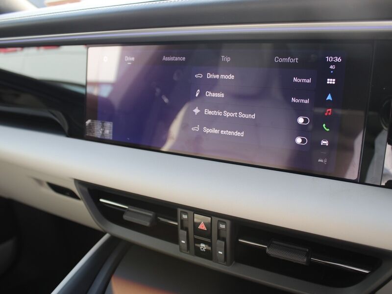 More views of Porsche Macan