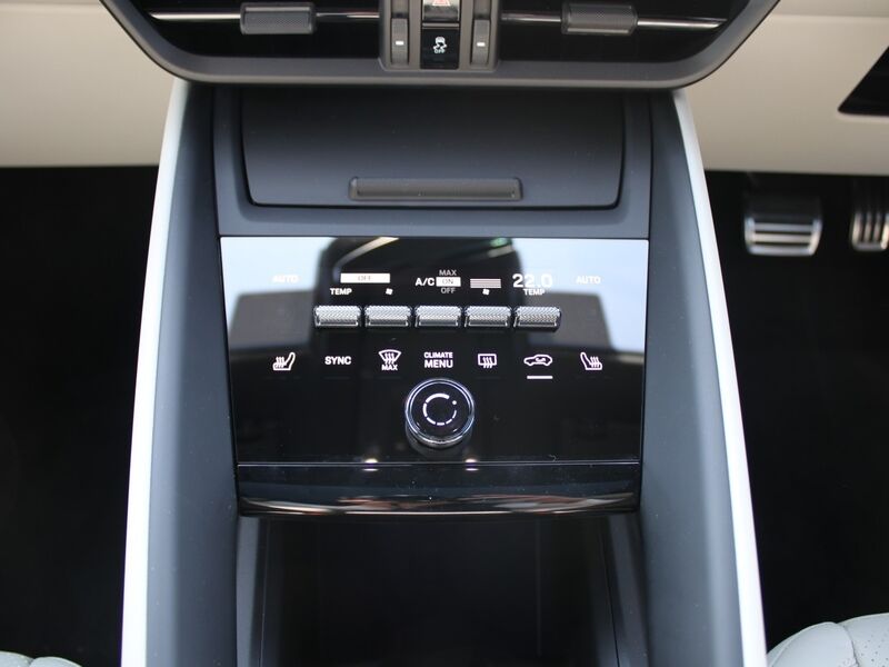 More views of Porsche Macan