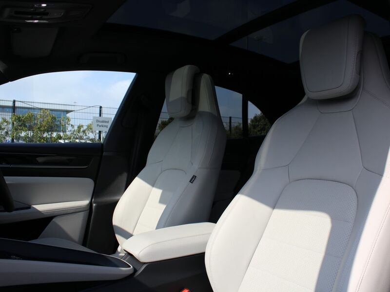 More views of Porsche Macan
