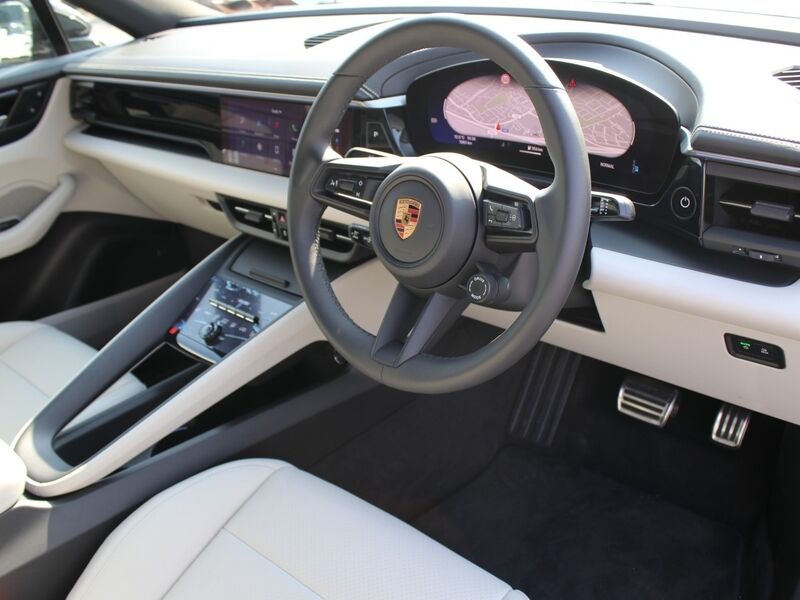 More views of Porsche Macan