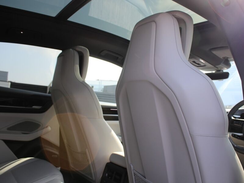 More views of Porsche Macan