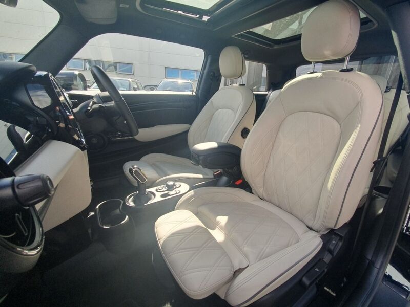 More views of MINI Hatch