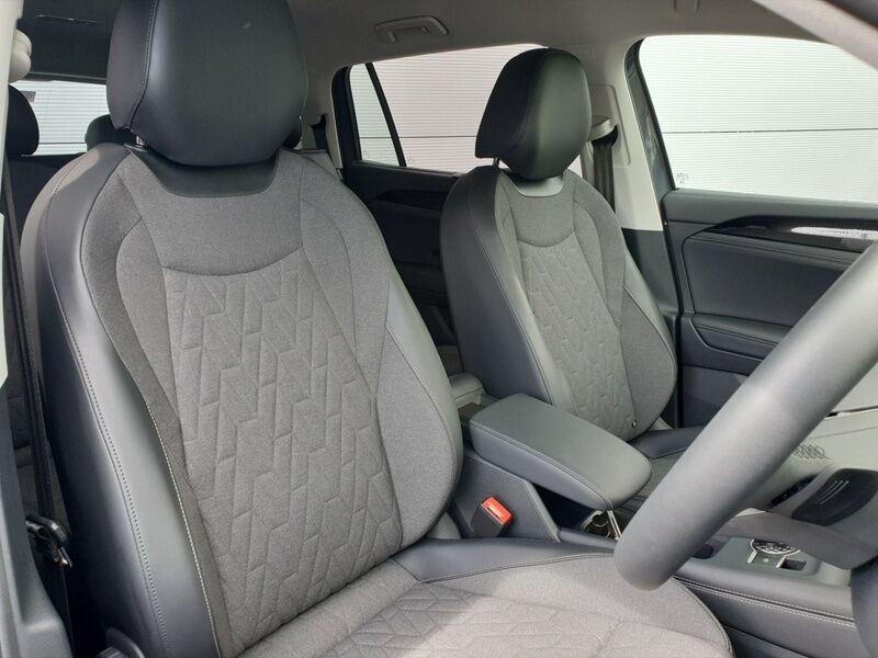 More views of Volkswagen Tayron