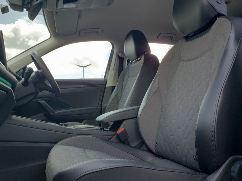 More views of Volkswagen Tayron