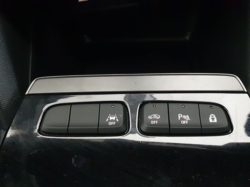 More views of Opel Mokka