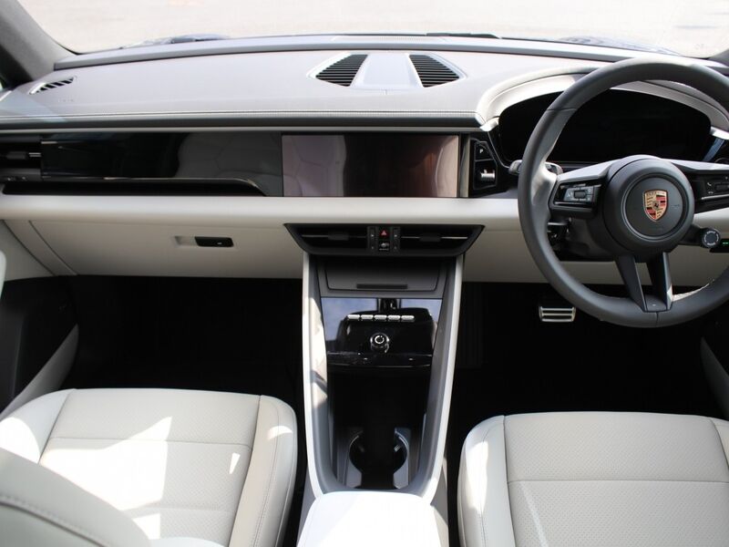 More views of Porsche Macan
