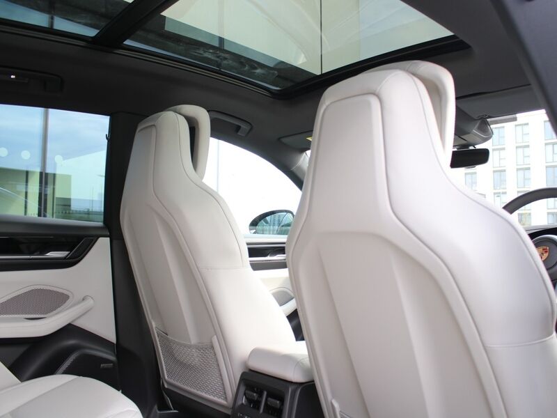 More views of Porsche Macan