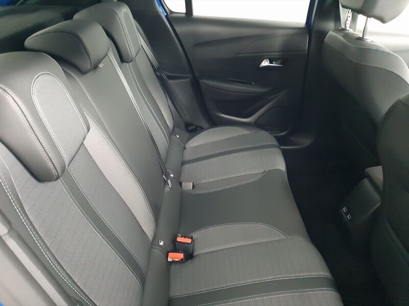 More views of Peugeot 208