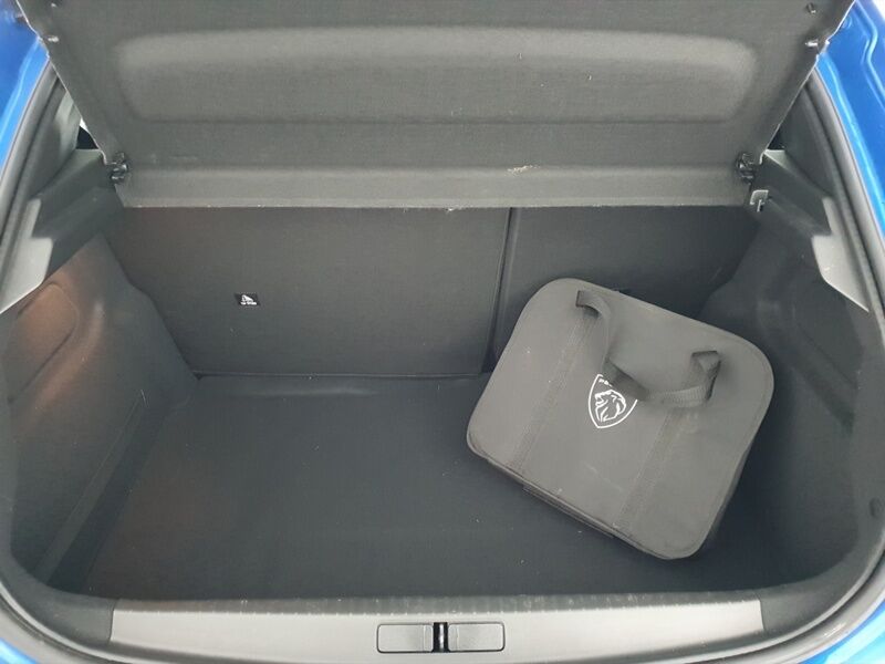 More views of Peugeot 208