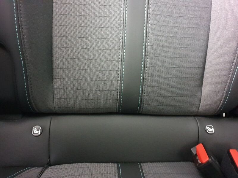 More views of Peugeot 208