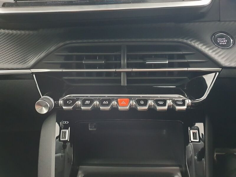More views of Peugeot 208