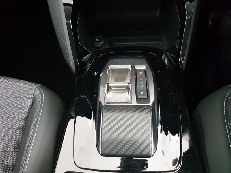 More views of Peugeot 208