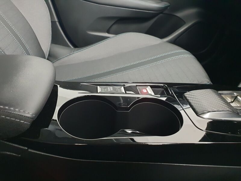 More views of Peugeot 208