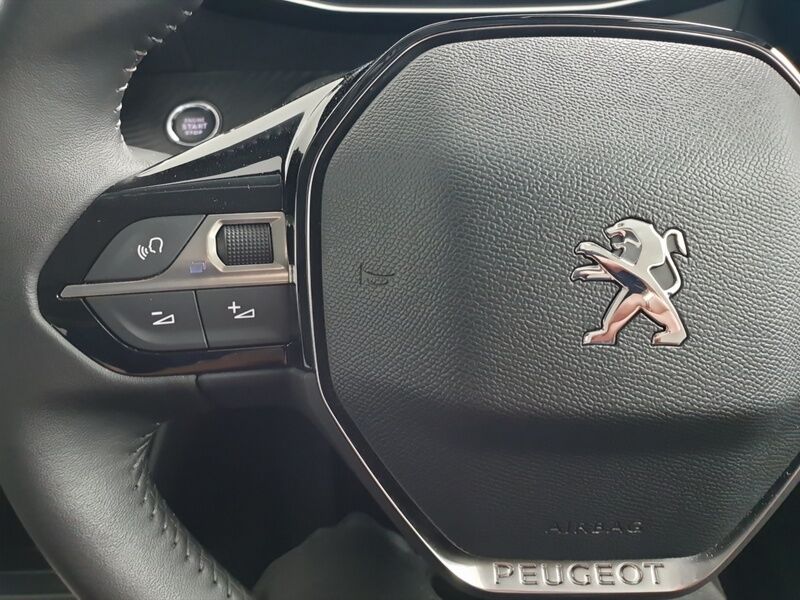 More views of Peugeot 208