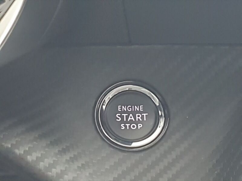 More views of Peugeot 208