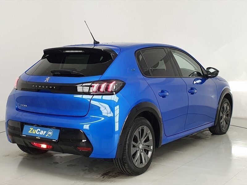 More views of Peugeot 208