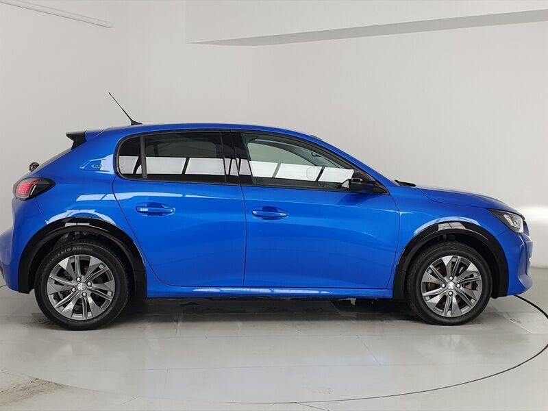 More views of Peugeot 208