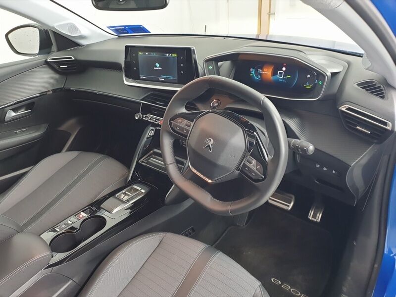 More views of Peugeot 208