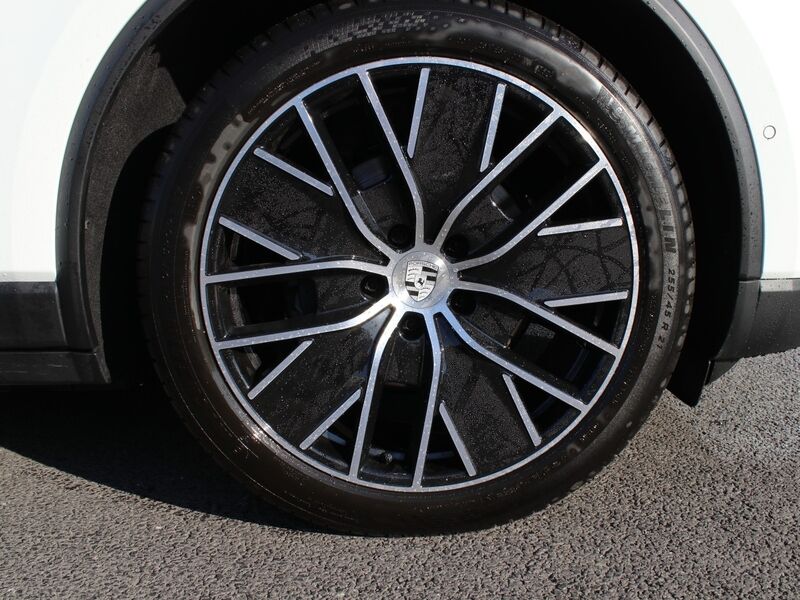 More views of Porsche Macan