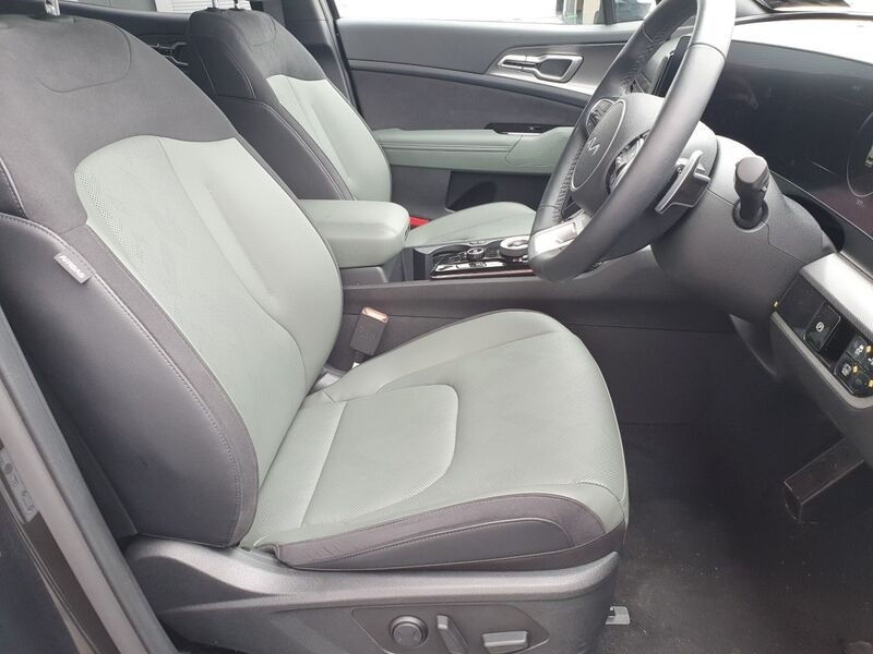 More views of Kia Sportage