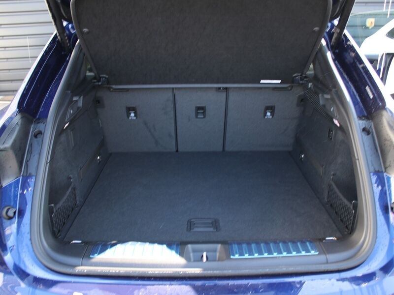 More views of Porsche Macan