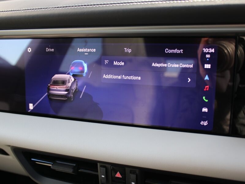 More views of Porsche Macan