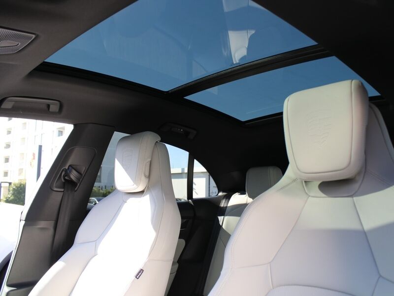 More views of Porsche Macan