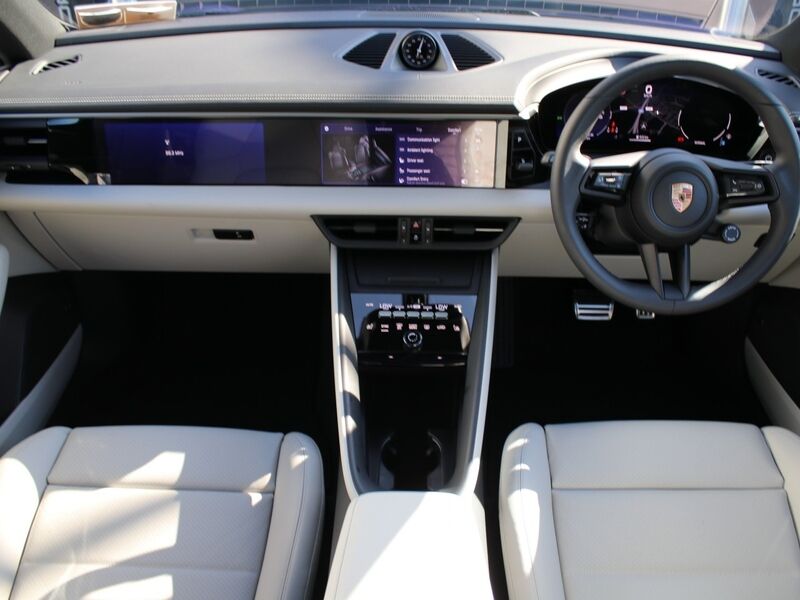 More views of Porsche Macan