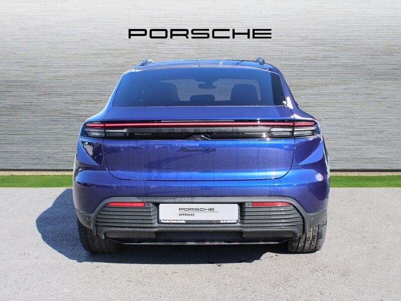 More views of Porsche Macan
