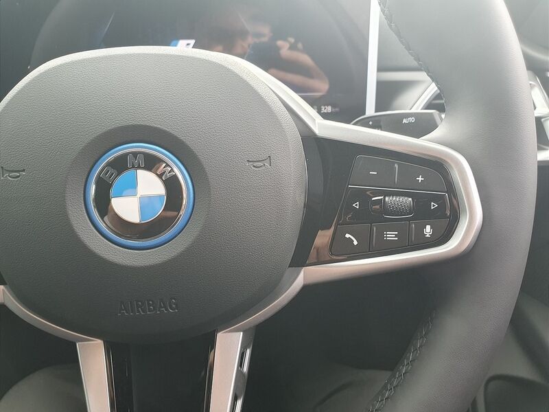 More views of BMW i4