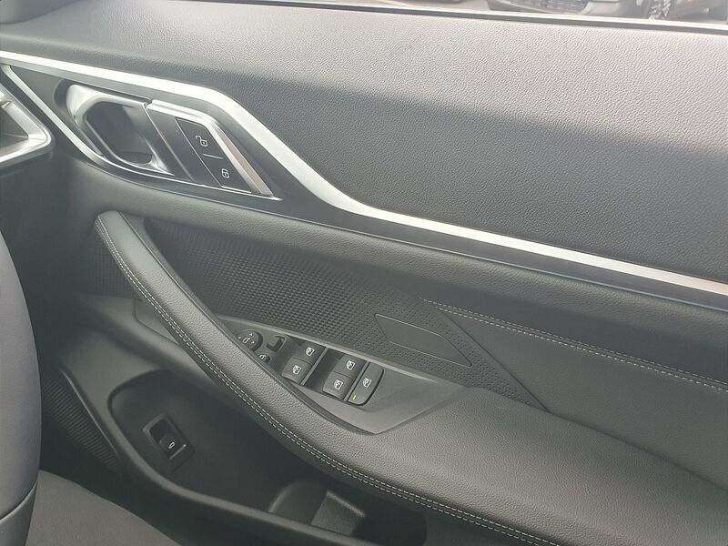 More views of BMW i4