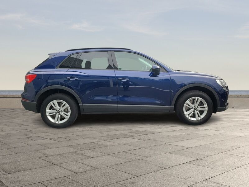 More views of Audi Q3