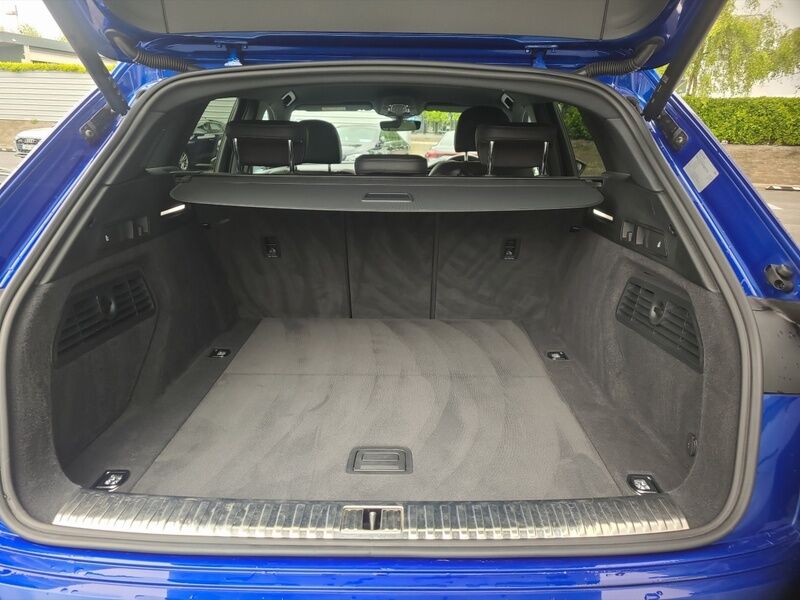 More views of Audi Q8 e-tron