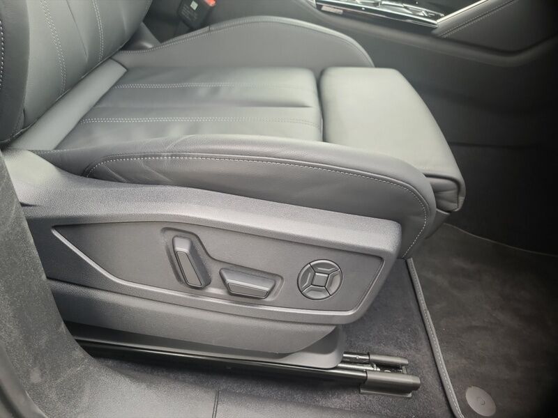 More views of Audi Q5