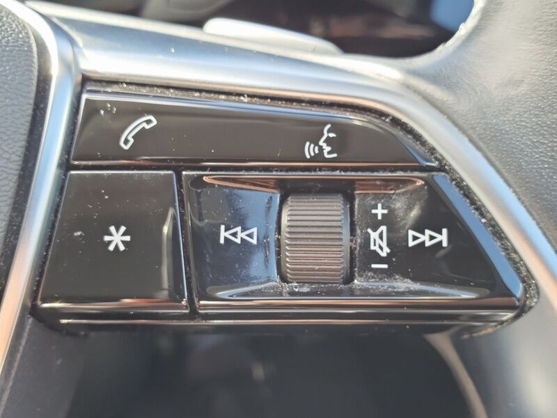 More views of Audi E-Tron