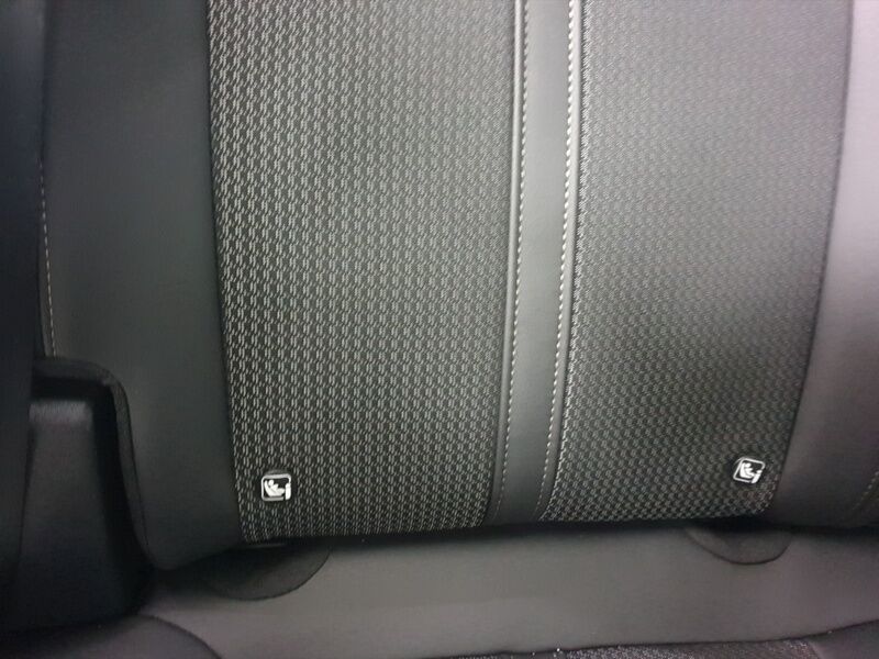 More views of Peugeot 3008