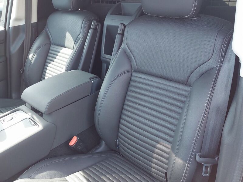 More views of Land Rover Discovery