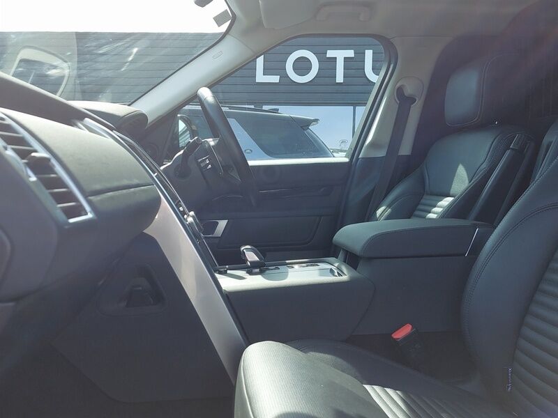 More views of Land Rover Discovery