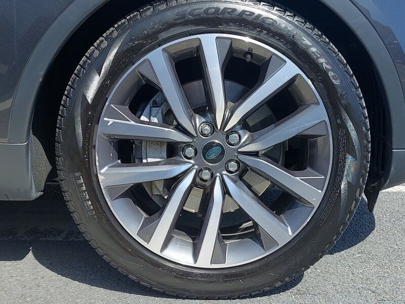 More views of Land Rover Discovery
