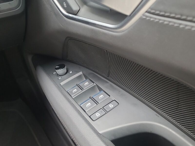 More views of Audi e-tron GT quattro
