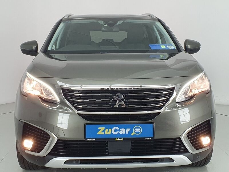 More views of Peugeot 5008