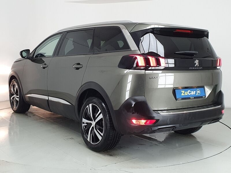 More views of Peugeot 5008