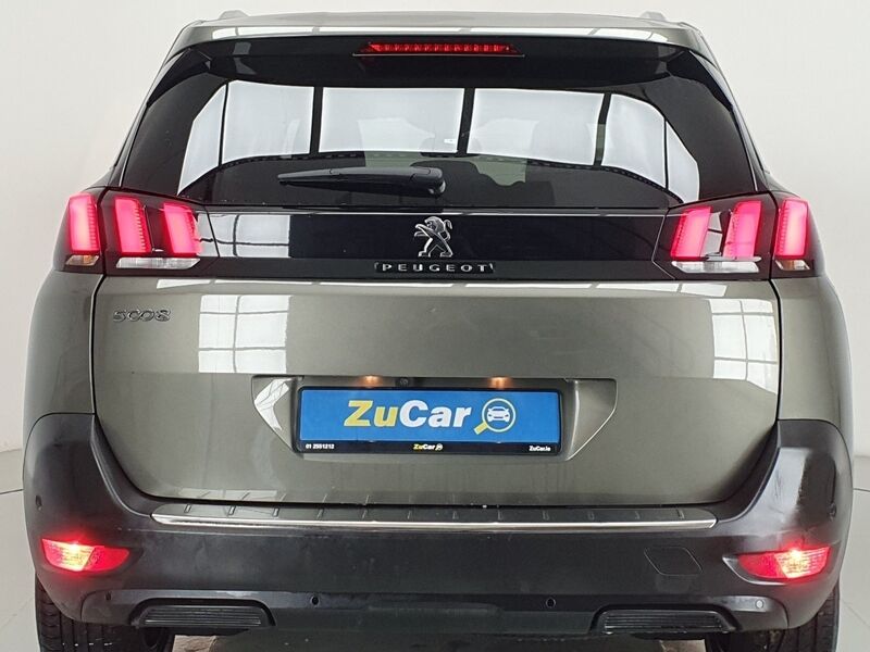 More views of Peugeot 5008