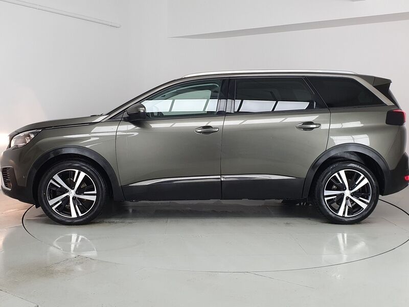 More views of Peugeot 5008