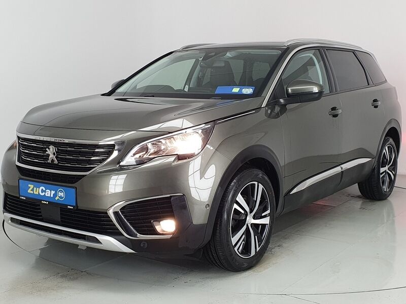 More views of Peugeot 5008